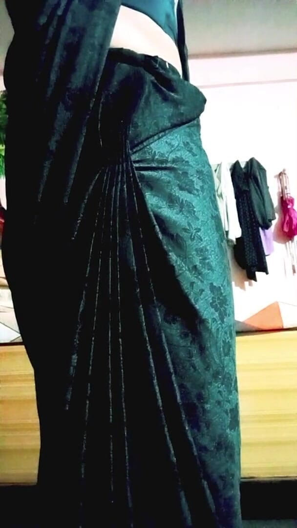 Indian Gay Crossdresser Gaurisissy Pressing Her Big Boobs in Balck Saree XXX Sex (Gauri Sissy)