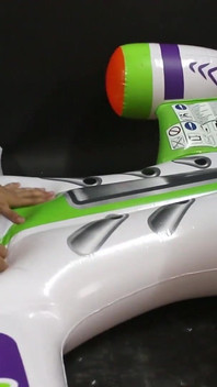 Şişme uzay aracı yüzüyor