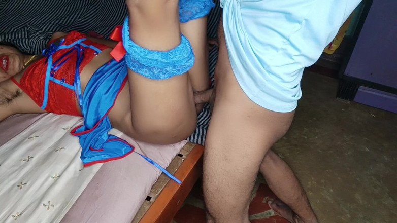 DIMPEEKUMARI21Y: Uma namorada pequena e esbelta com uma buceta muito apertada...