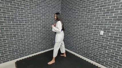 FetishKing: Karate boj Amanda VS Nataly - Power kicks s modelovými nohami