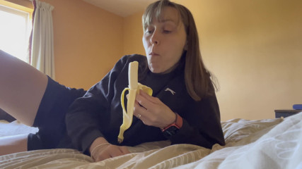 Wamgirlx: Adoro succhiare le banane