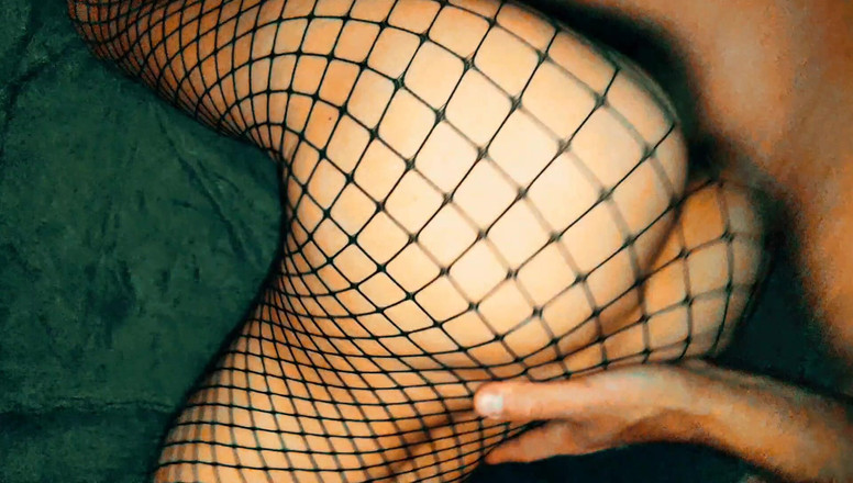 Hotlia: И трахаю, делаю видео