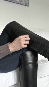 Masturbate to My Long Black Boots, Lady Victoria Valente