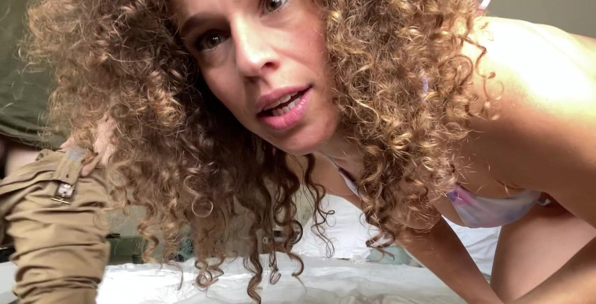 VibeWithMommy: Üvey anne üvey oğluyla yakalanıyor!!! Kelimenin tam anlamıyla yakalanıyoruz ve çıldırıyoruz!