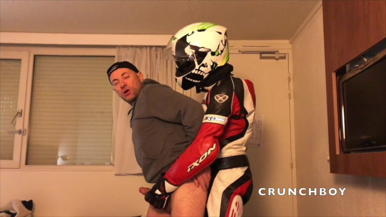 Sex humiliation with french lads: Humilhação sexual no hotel com motociclista hetero