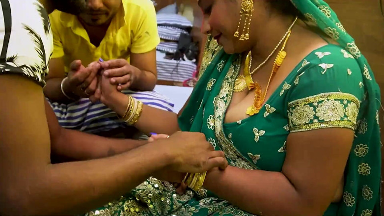 Queen star Desi: Bhabiji ke sath dono devor mil kor mast chudai Kia,...