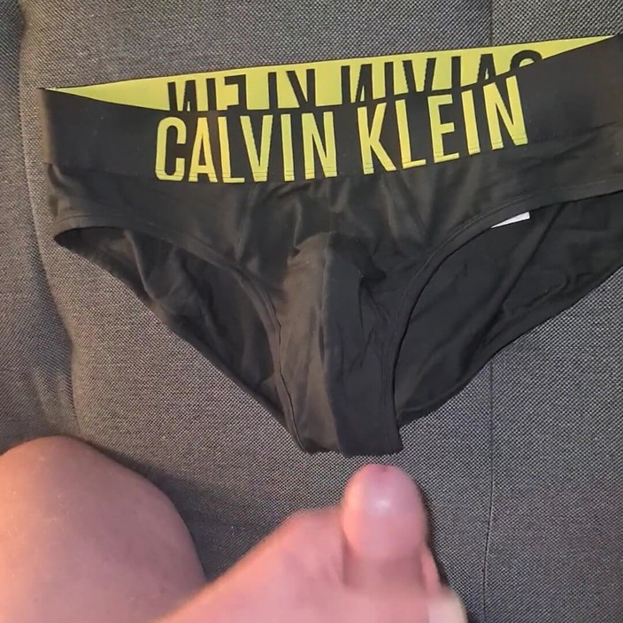 CumShorts: Sborra in biancheria intima