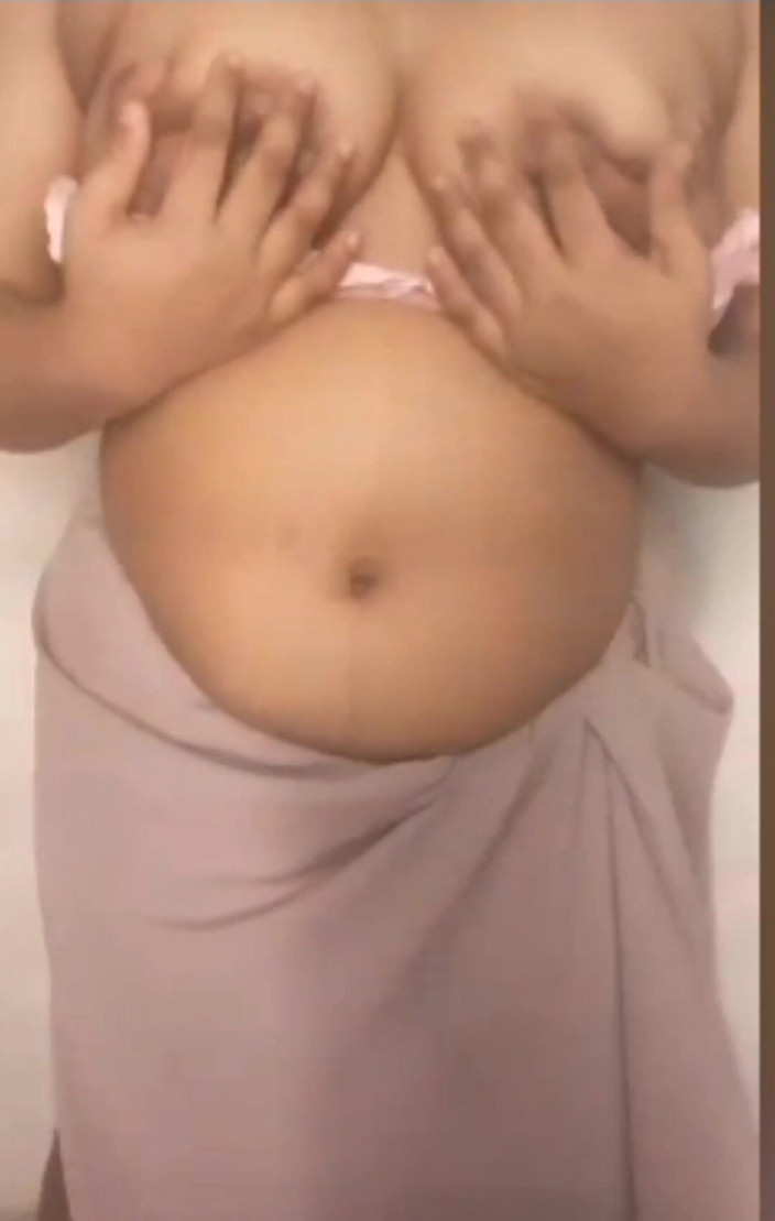 Jesmin18: Bangladeshi Sexy Bhabi Romance