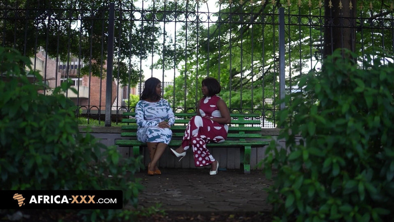 Africa-XXX: Lulu和tina玩弄一些玩具