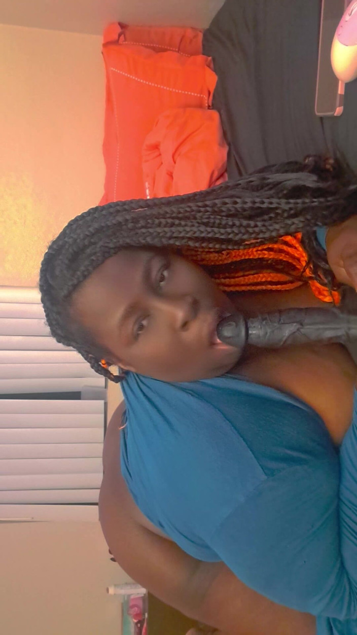 AngelMoca: Lasciami fare un deepthroat alla piccola con quel cazzo