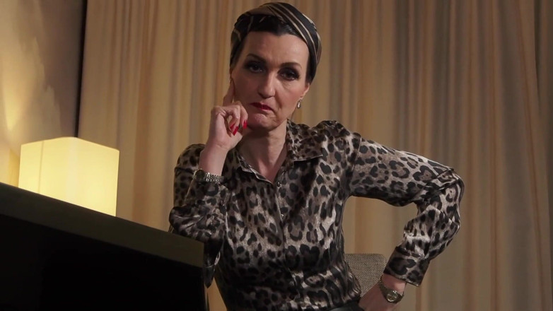 Lady Victoria Valente: Șeful tău de birou știe ce eșec ești!