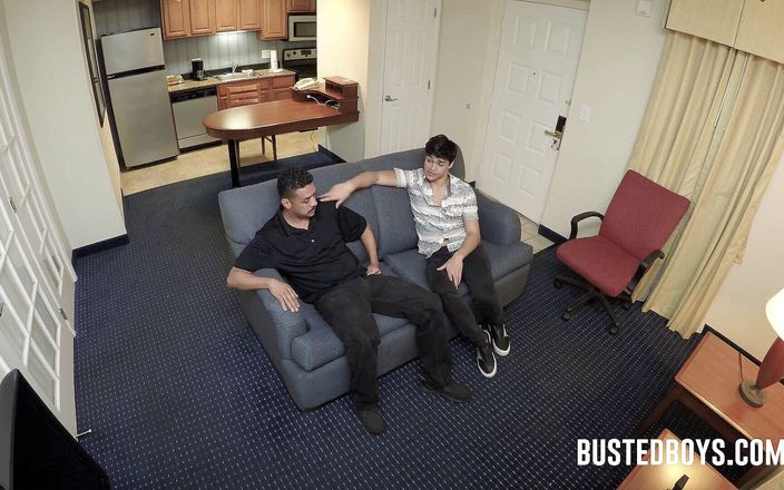 Busted Boys: Các chàng trai vú to bị dunked và thống trị