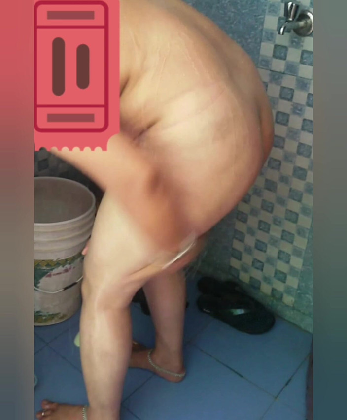 Priyahot77: Priya bhabi peticot giù spettacolo di culo grosso