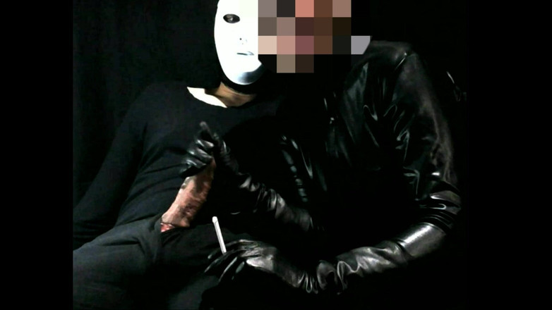 Peternorthlegend: Intense leren handschoenenstimulatie leidt tot spermafontein