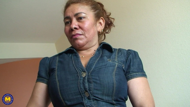 Mature NL: She Just Loves to Play and Piss All Over the...