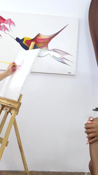 Une artiste MILF à forte poitrine séduit son modèle latina sexy