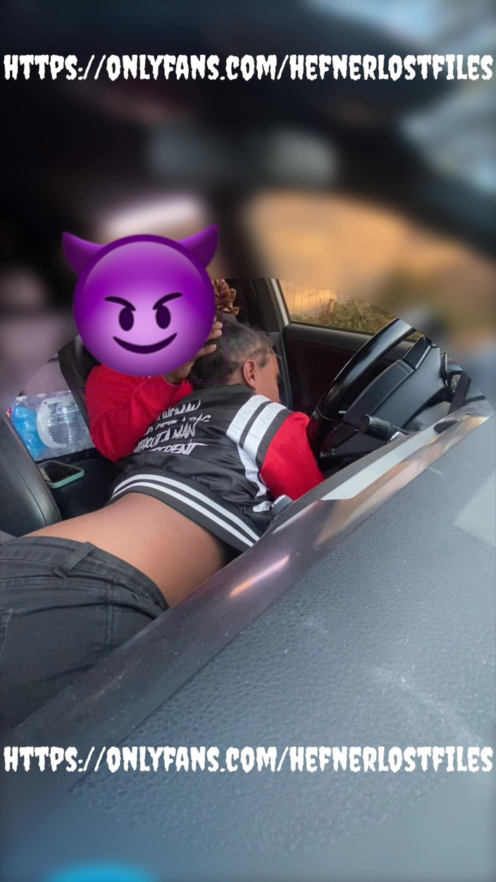 PlayboyHef: 大嘴唇大奶子在公共场合吮吸鸡巴