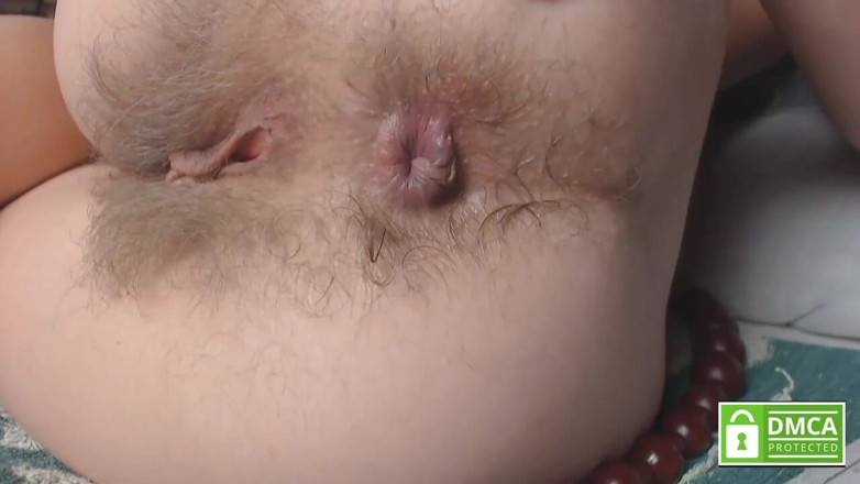 Miodelka: Close-up spelen met anders. Anale kralen uit duwen zonder handen...