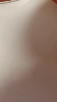 Une transfurbitch montre ses seins, sa bite et son cul dans une fourrure bleue douce