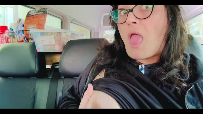 Christi Cream Cake: Aku benar-benar menyepong video ini di band van