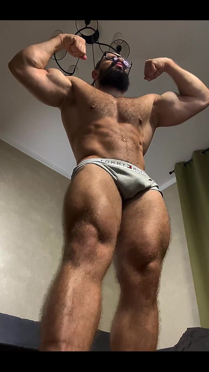 Mister Stone: Используй свой рот, чтобы поклоняться моим ступням и мышцам