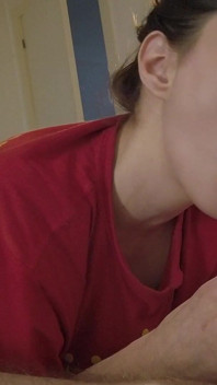 야, 진짜 봐, 이 아름다운 여자가 자지를 어떻게 먹는지 봐, 혀가 대단해