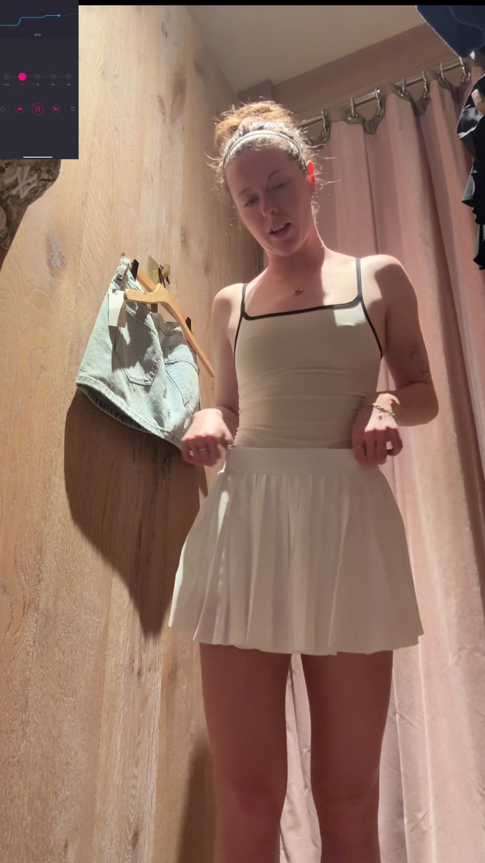 Nadia Foxx: Hard klaarkomen in de kleedkamer!! Ik hoop dat ik niet...