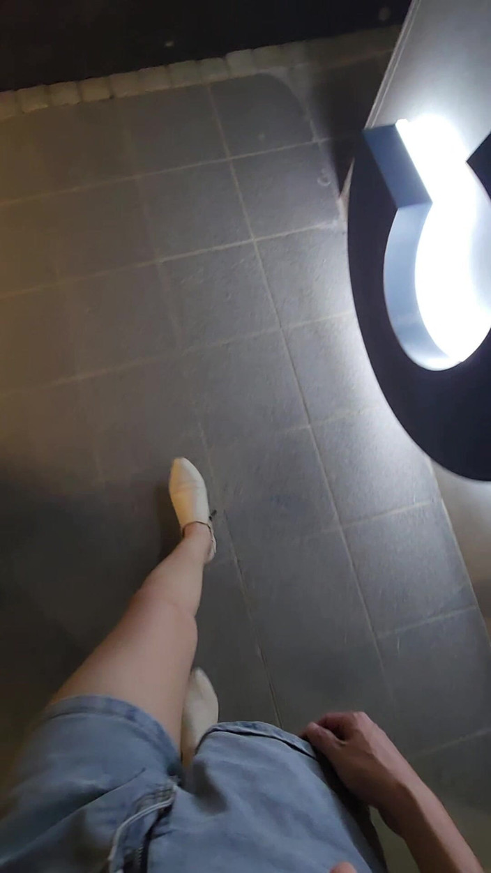 Taiwancdgirl: 아주 흥미로운 야외 자위, 섹시한 허벅지에 사정.