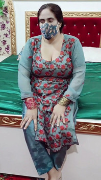 Dicke titten, pakistanische muslimische tante drückt möpse und orgasmus mit einem dildo