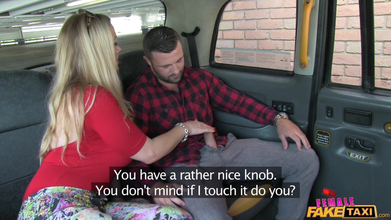 Female Fake Taxi: Kobieta fałszywa taksówka - napalona duża sikora Max bierze ryzyko migania...