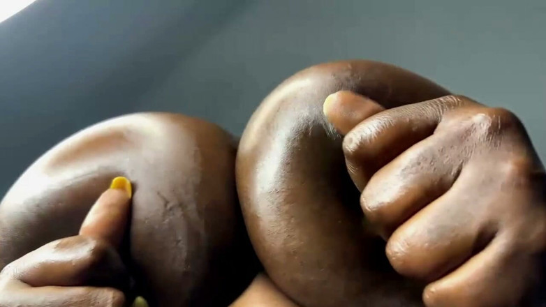 BigassTitties: Qual è una cosa che vorresti sapere di me?