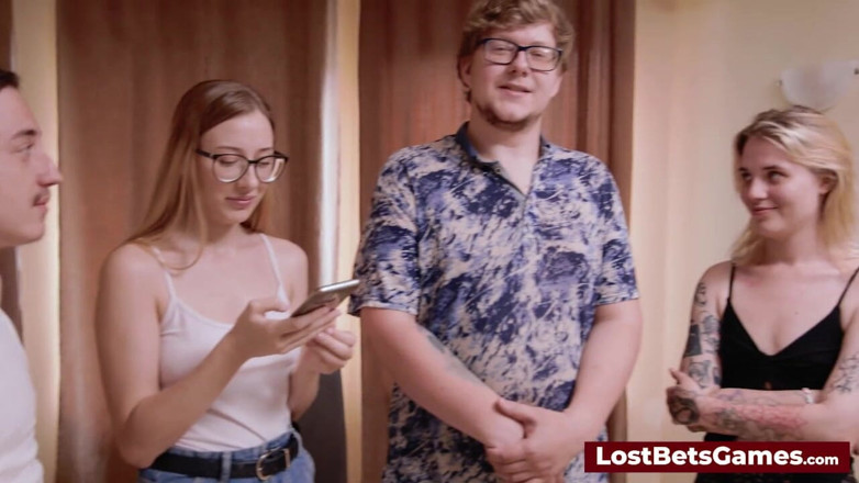 Lost Bets Games: Strip scaune muzicale cu Angelina Mary Dean și Maks