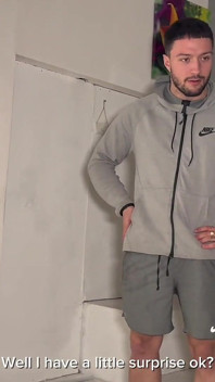 Dvojitá penetrace v jejím prvním gangbangu pro super kočičku