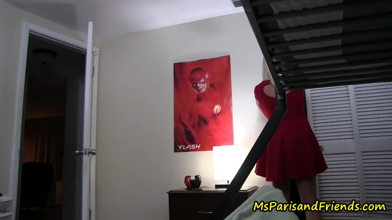 Ms Paris and Friends: 我想射在继母的漂亮屁股上