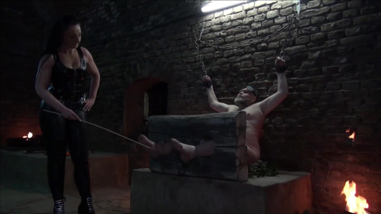 Lady Luciana Di Domizio: Köle için bastionade