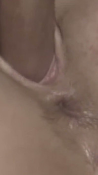 Uma MILF, uma pequenina e um galã para compartilhar