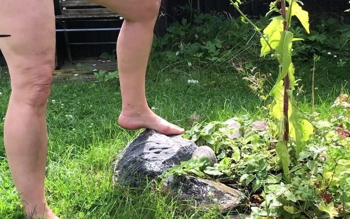 Hotwifekbh: Une chaudasse mariée amateur à gros nichons pisse, pute maison