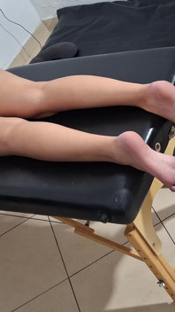 핫한 촛불로 마사지를 즐기십시오. SFW