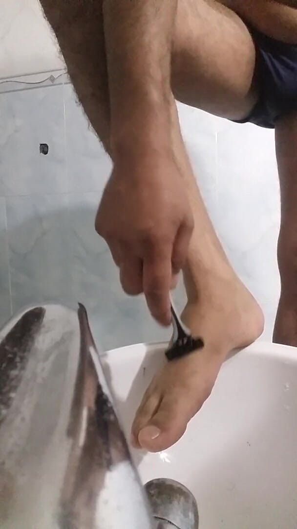 Boy top Amador: Do you have a fetish for a foot like that?!