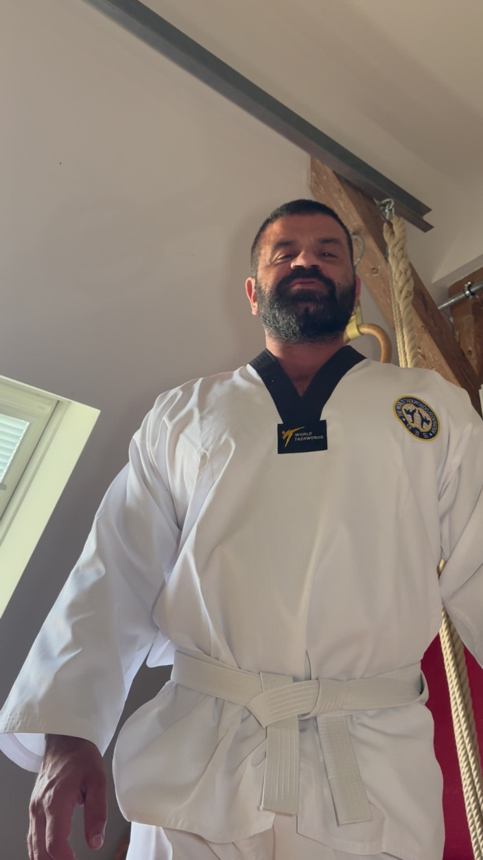 Massive daddy xxx: Karate Fighter Gets His Muscles Worshipped and Jerks off