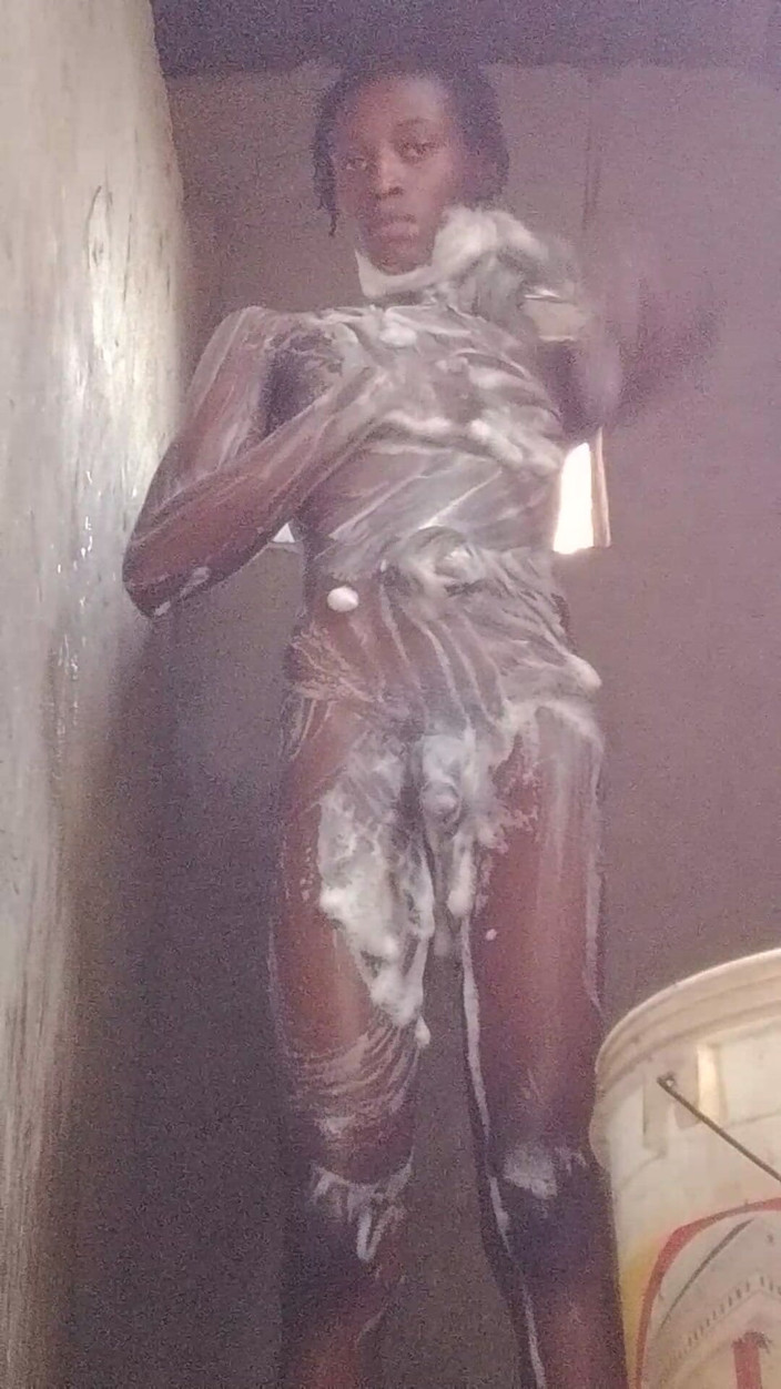 Blacksexy: Fare il bagno da solo