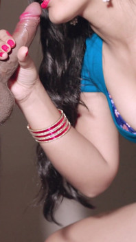힌디어 오디오로 BBF에게 젖탱이를 보여주는 걸 발견한 후 핫한 새엄마 Priya 로맨스