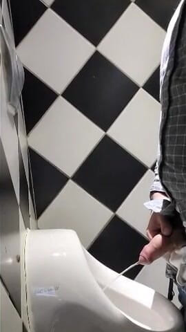 Arab of the Future: Top hairy Arab pissing in the restaurant