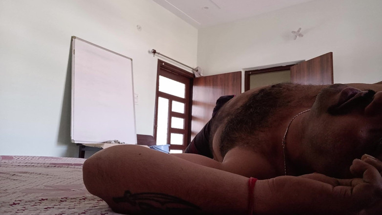 Rajasthani-old-lover: Indický policista je vykouřený a ošukaný sousedem nevlastním otcem a...
