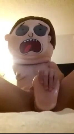 Husband-fist-wife: Morty面具和一根小棕褐色假阳具