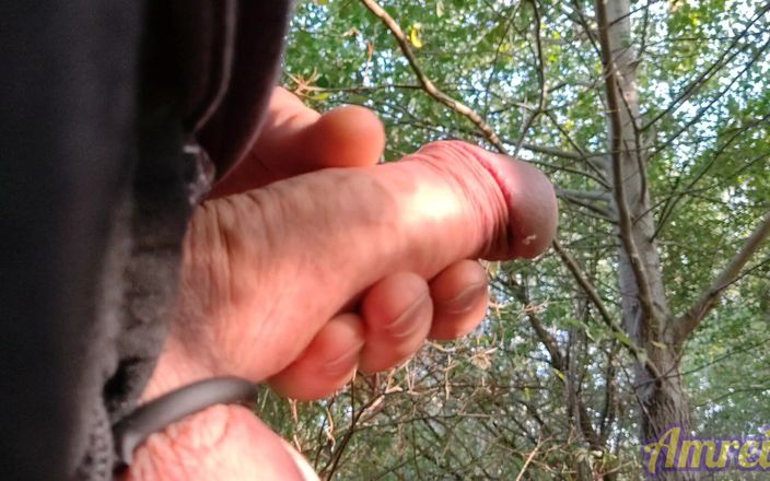 Amreis: Pisse devant la caméra pour la première fois et éjaculation plus...