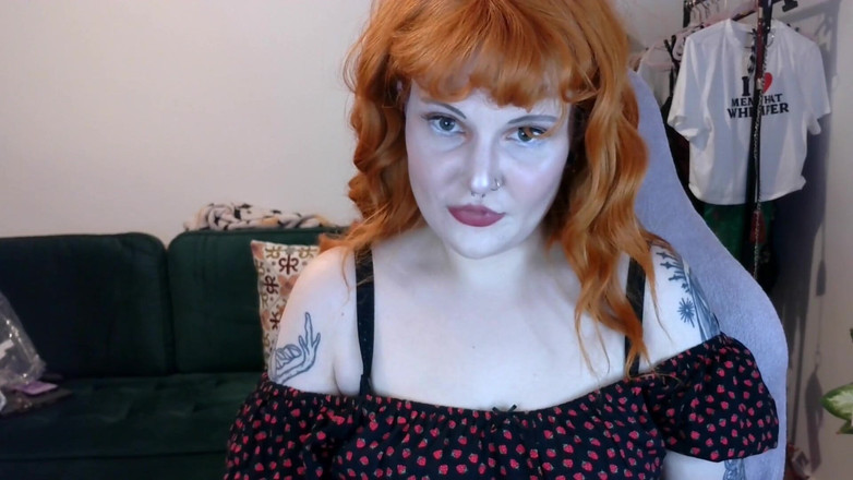 Bigtiddygoth: Rozbalte se mnou nové hračky