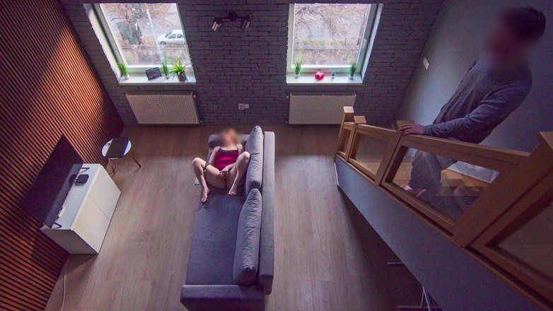 Adalina Smith: 当我的继兄弟回家时，我公开自慰，看着我直到我射精