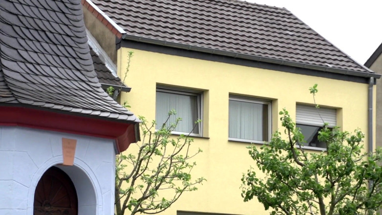 MMV German Amateur: Татуйована блондинка з великою дупою любить жорстко розбиватися зі своїм лохом