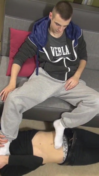 2 twinks love feet e pau grande